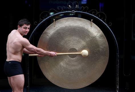 Film world mourns man who banged the (paper) gong for Rank.